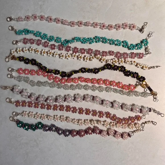 Colorful Flower Beaded Bracelet - Picture 2 of 8